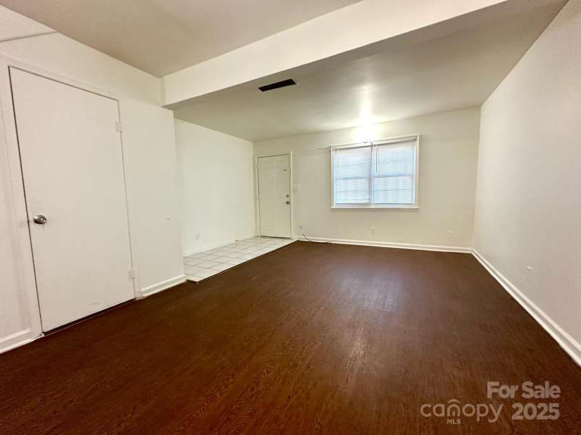 5812 Hunting Ridge Lane, Charlotte, NC 28212.  MLS# CAR4283343, YatesRealty ID 29957. 