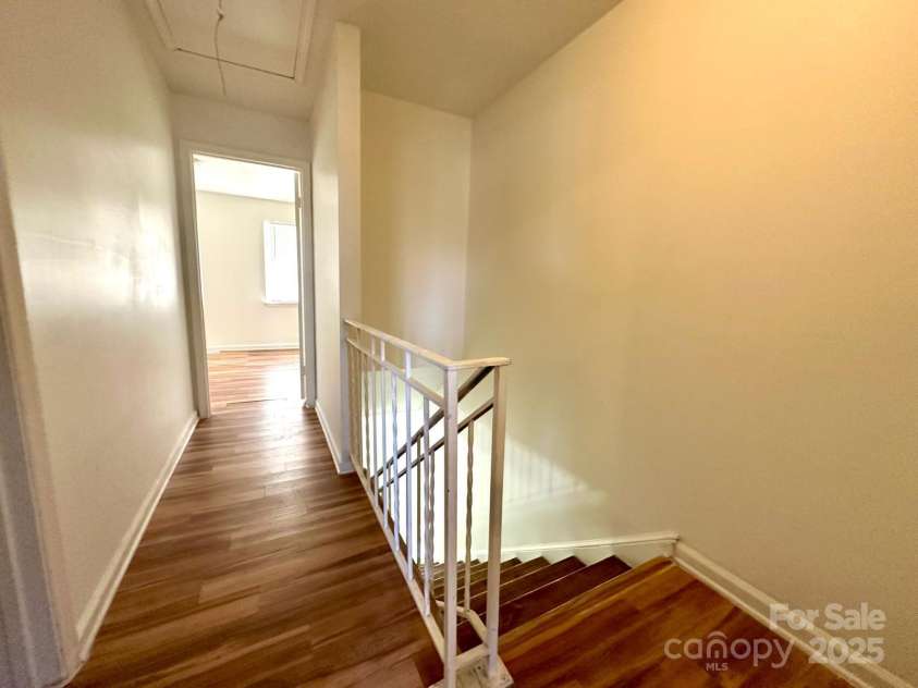 5812 Hunting Ridge Lane, Charlotte, NC 28212.  MLS# CAR4283343, YatesRealty ID 29957. 