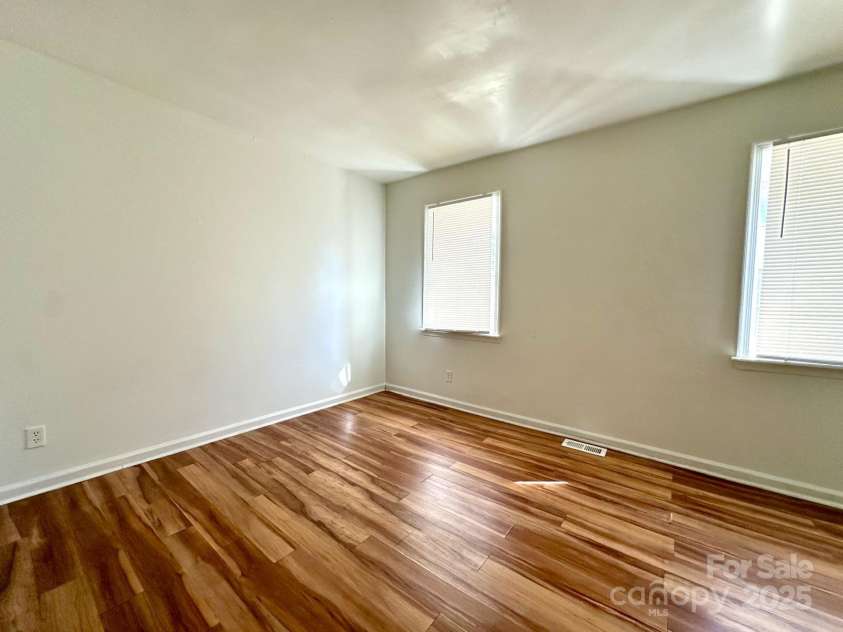 5812 Hunting Ridge Lane, Charlotte, NC 28212.  MLS# CAR4283343, YatesRealty ID 29957. 