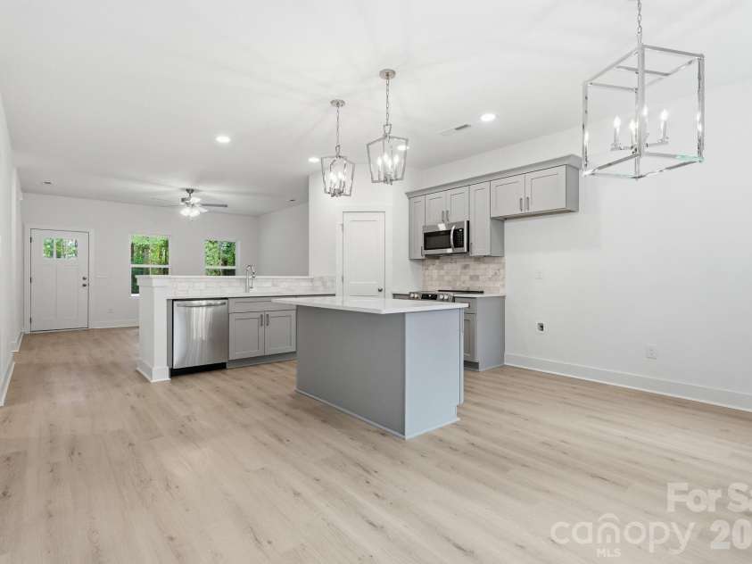 2021 Hart Road, Charlotte, NC 28214.  MLS# CAR4386974, YatesRealty ID 29958. 