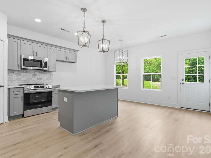 2021 Hart Road, Charlotte, NC 28214.  MLS# CAR4386974, YatesRealty ID 29958. 