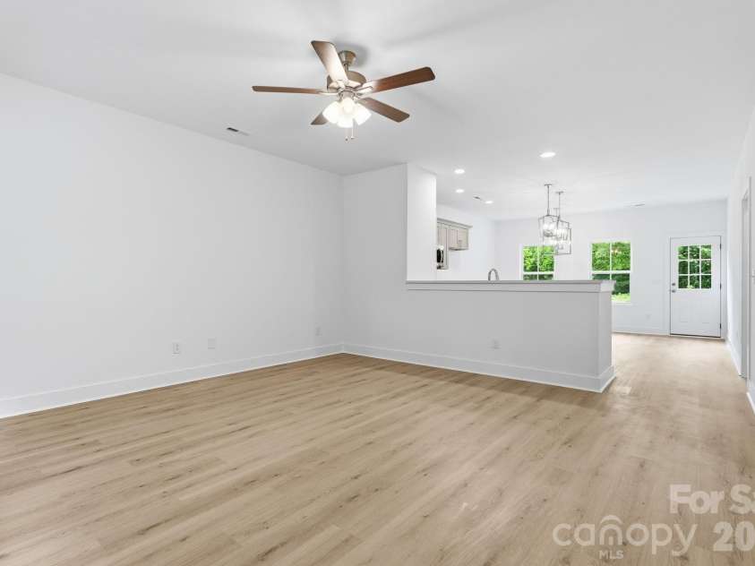 2021 Hart Road, Charlotte, NC 28214.  MLS# CAR4386974, YatesRealty ID 29958. 