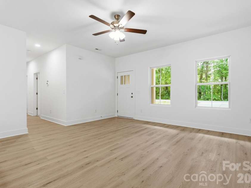 2021 Hart Road, Charlotte, NC 28214.  MLS# CAR4386974, YatesRealty ID 29958. 