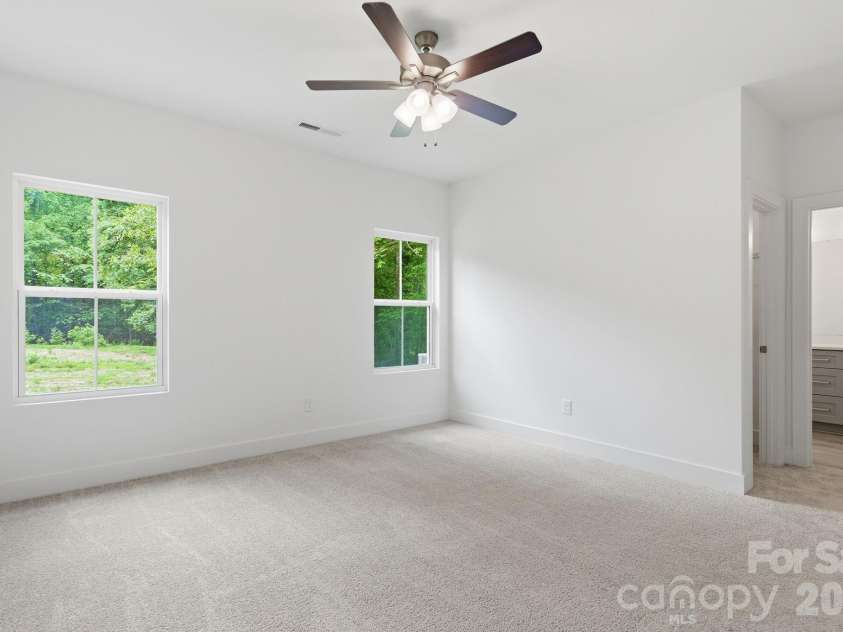 2021 Hart Road, Charlotte, NC 28214.  MLS# CAR4386974, YatesRealty ID 29958. 