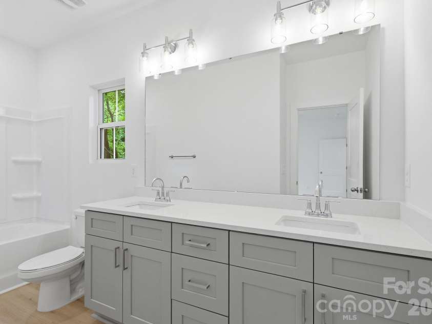 2021 Hart Road, Charlotte, NC 28214.  MLS# CAR4386974, YatesRealty ID 29958. 