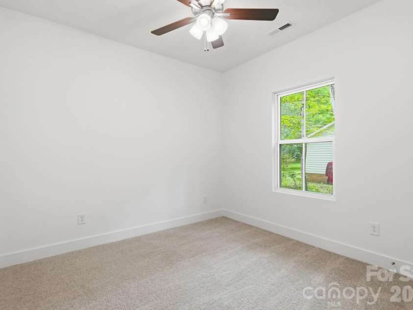 2021 Hart Road, Charlotte, NC 28214.  MLS# CAR4386974, YatesRealty ID 29958. 