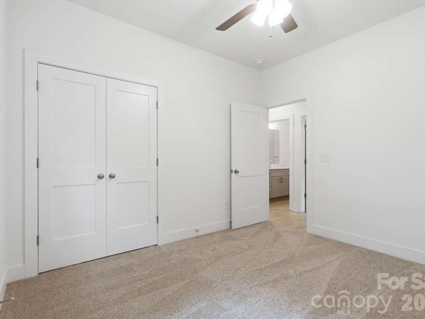 2021 Hart Road, Charlotte, NC 28214.  MLS# CAR4386974, YatesRealty ID 29958. 