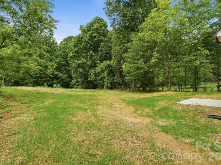 2021 Hart Road, Charlotte, NC 28214.  MLS# CAR4386974, YatesRealty ID 29958. 