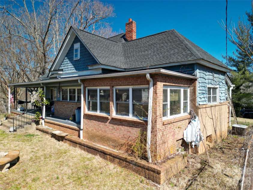 192 Brevard Road, Asheville, NC 28806.  MLS# CAR4354273, YatesRealty ID 2996. 