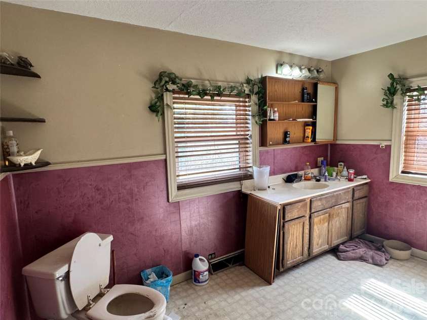 192 Brevard Road, Asheville, NC 28806.  MLS# CAR4354273, YatesRealty ID 2996. 