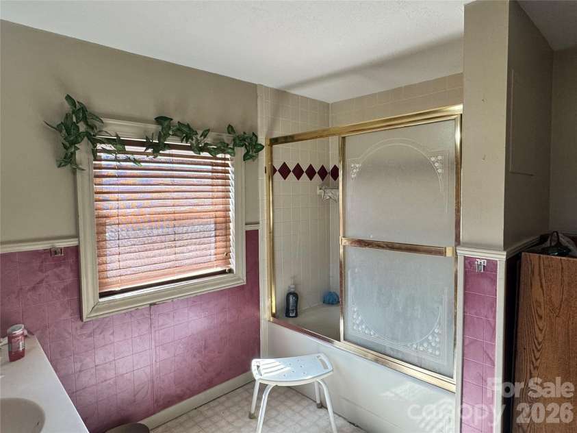192 Brevard Road, Asheville, NC 28806.  MLS# CAR4354273, YatesRealty ID 2996. 