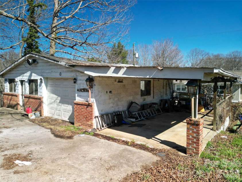 192 Brevard Road, Asheville, NC 28806.  MLS# CAR4354273, YatesRealty ID 2996. Detached Garage and Carport.