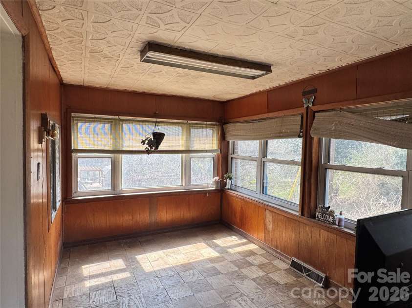 192 Brevard Road, Asheville, NC 28806.  MLS# CAR4354273, YatesRealty ID 2996. Sunroom.