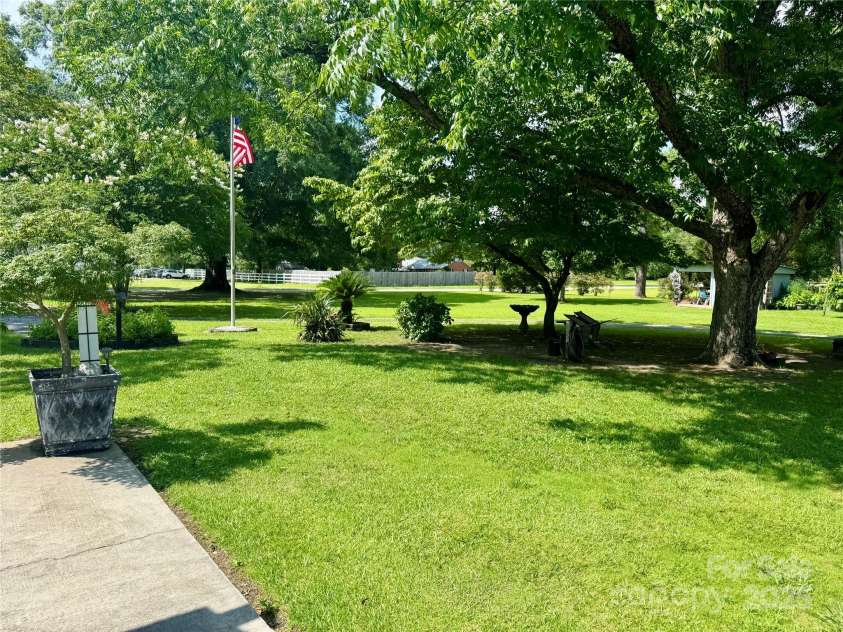 300 Blackmon Street, Bethune, SC 29009.  MLS# CAR4270167, YatesRealty ID 29960. 