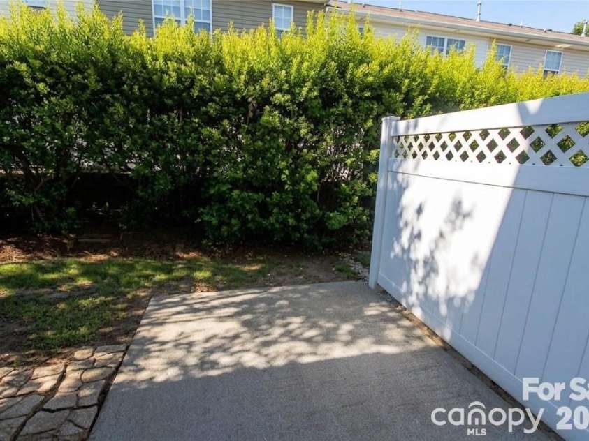 626 Fountain Court, Fort Mill, SC 29715.  MLS# CAR4387920, YatesRealty ID 29962. Back Patio
