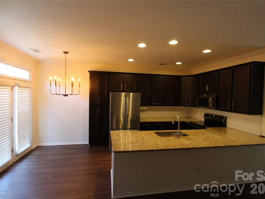 626 Fountain Court, Fort Mill, SC 29715.  MLS# CAR4387920, YatesRealty ID 29962. Kitchen