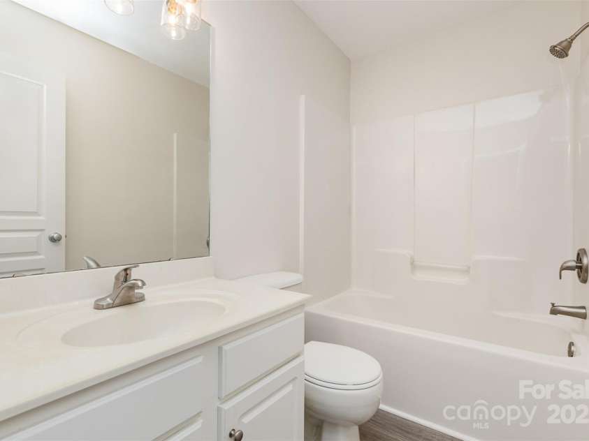 8390 Chaceview Court, Charlotte, NC 28269.  MLS# CAR4283871, YatesRealty ID 29962. Bathroom 2