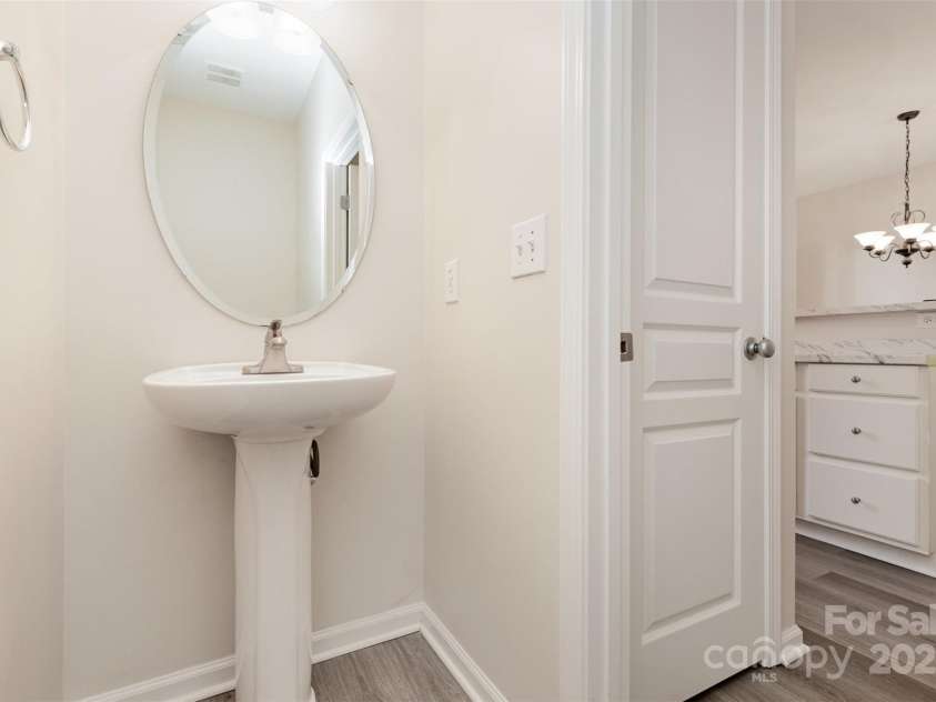 8390 Chaceview Court, Charlotte, NC 28269.  MLS# CAR4283871, YatesRealty ID 29962. Main level half bath