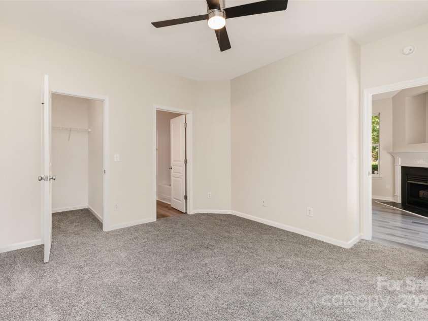 8390 Chaceview Court, Charlotte, NC 28269.  MLS# CAR4283871, YatesRealty ID 29962. Main level primary bedroom