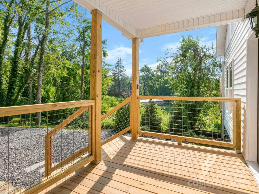 216 Lower Edgewood Road, Candler, NC 28715.  MLS# CAR4278361, YatesRealty ID 29965. 