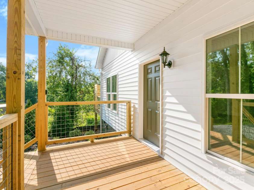216 Lower Edgewood Road, Candler, NC 28715.  MLS# CAR4278361, YatesRealty ID 29965. 