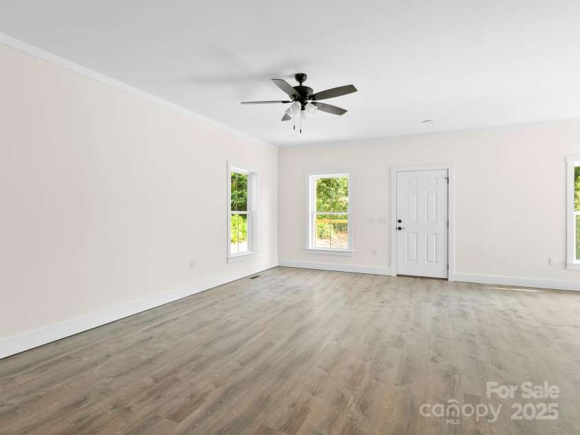 216 Lower Edgewood Road, Candler, NC 28715.  MLS# CAR4278361, YatesRealty ID 29965. 