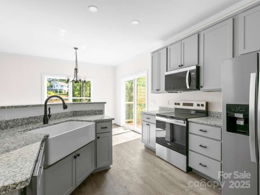 216 Lower Edgewood Road, Candler, NC 28715.  MLS# CAR4278361, YatesRealty ID 29965. 