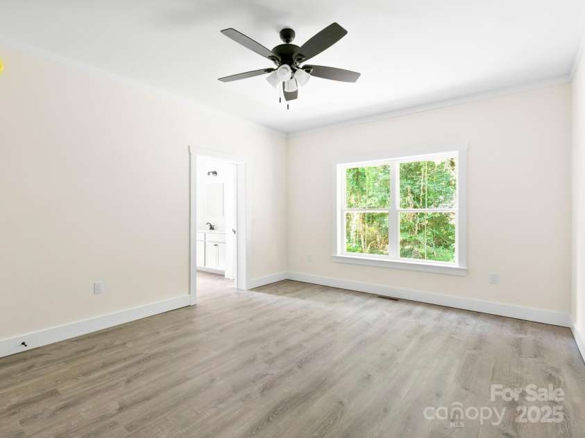 216 Lower Edgewood Road, Candler, NC 28715.  MLS# CAR4278361, YatesRealty ID 29965. 