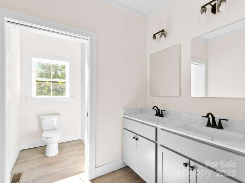 216 Lower Edgewood Road, Candler, NC 28715.  MLS# CAR4278361, YatesRealty ID 29965. 