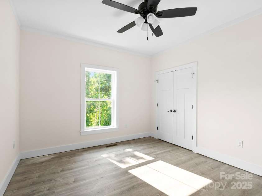 216 Lower Edgewood Road, Candler, NC 28715.  MLS# CAR4278361, YatesRealty ID 29965. 