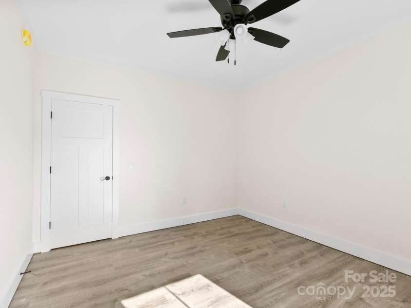 216 Lower Edgewood Road, Candler, NC 28715.  MLS# CAR4278361, YatesRealty ID 29965. 