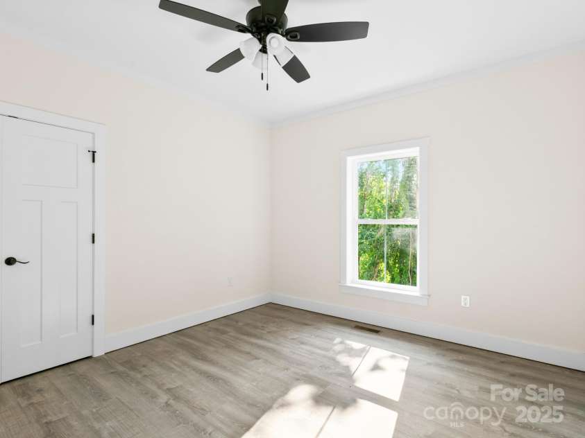 216 Lower Edgewood Road, Candler, NC 28715.  MLS# CAR4278361, YatesRealty ID 29965. 