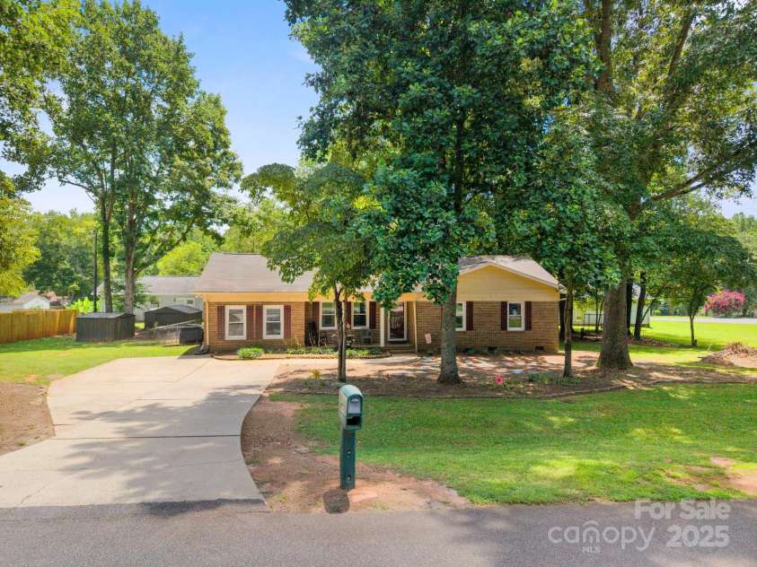 1994 Willow Ridge Street, Conover, NC 28613.  MLS# CAR4285184, YatesRealty ID 29966. 