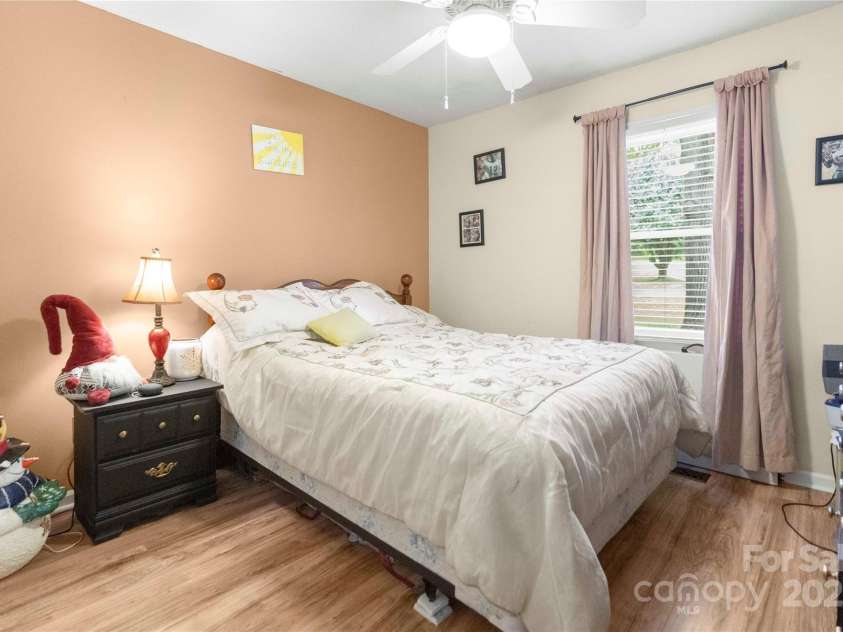 1994 Willow Ridge Street, Conover, NC 28613.  MLS# CAR4285184, YatesRealty ID 29966. 