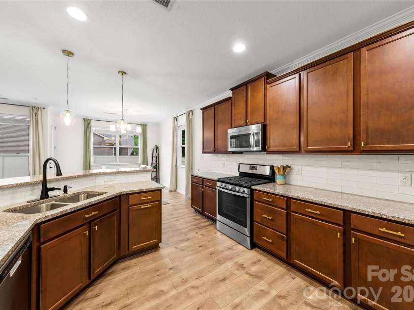 7202 Toxaway Lane, Charlotte, NC 28269.  MLS# CAR4389424, YatesRealty ID 29966. 
