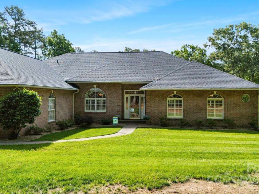 408 Emerald Bay Drive, Salisbury, NC 28146.  MLS# CAR4258311, YatesRealty ID 29967. 
