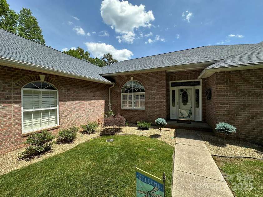 408 Emerald Bay Drive, Salisbury, NC 28146.  MLS# CAR4258311, YatesRealty ID 29967. 