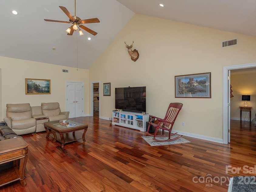 408 Emerald Bay Drive, Salisbury, NC 28146.  MLS# CAR4258311, YatesRealty ID 29967. 