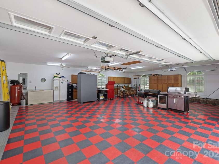 408 Emerald Bay Drive, Salisbury, NC 28146.  MLS# CAR4258311, YatesRealty ID 29967. 