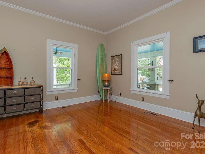 403 W Center Street, Lexington, NC 27292.  MLS# CAR4280858, YatesRealty ID 29968. 