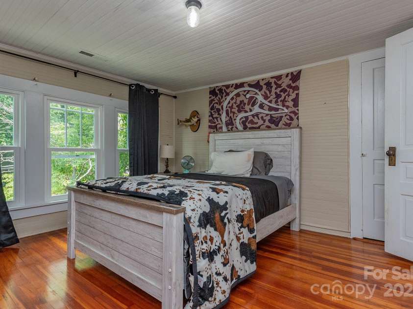 403 W Center Street, Lexington, NC 27292.  MLS# CAR4280858, YatesRealty ID 29968. 