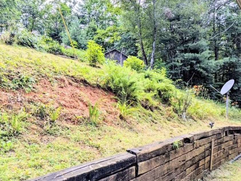 116 Minerva Lane, Sapphire, NC 28774.  MLS# CAR4237813, YatesRealty ID 2997. 