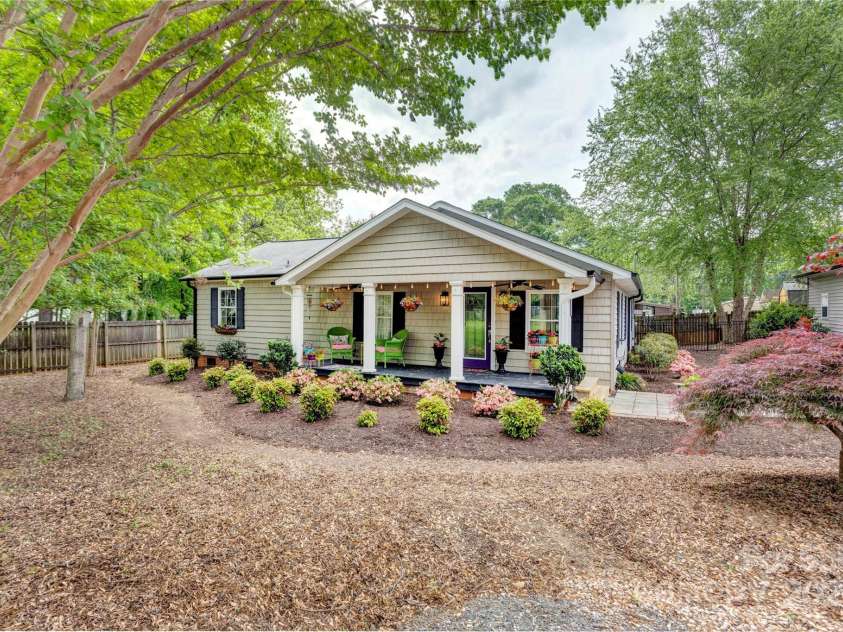 206 Coley Street, Kannapolis, NC 28083.  MLS# CAR4286135, YatesRealty ID 29970. 