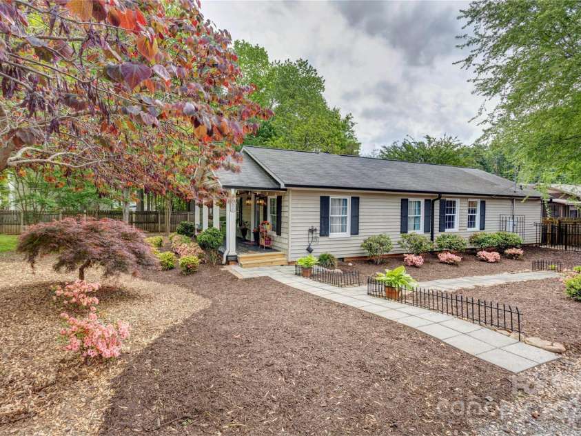 206 Coley Street, Kannapolis, NC 28083.  MLS# CAR4286135, YatesRealty ID 29970. 