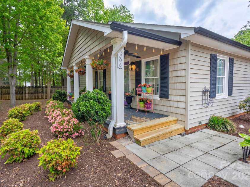 206 Coley Street, Kannapolis, NC 28083.  MLS# CAR4286135, YatesRealty ID 29970. 
