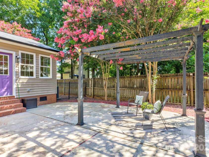 206 Coley Street, Kannapolis, NC 28083.  MLS# CAR4286135, YatesRealty ID 29970. 