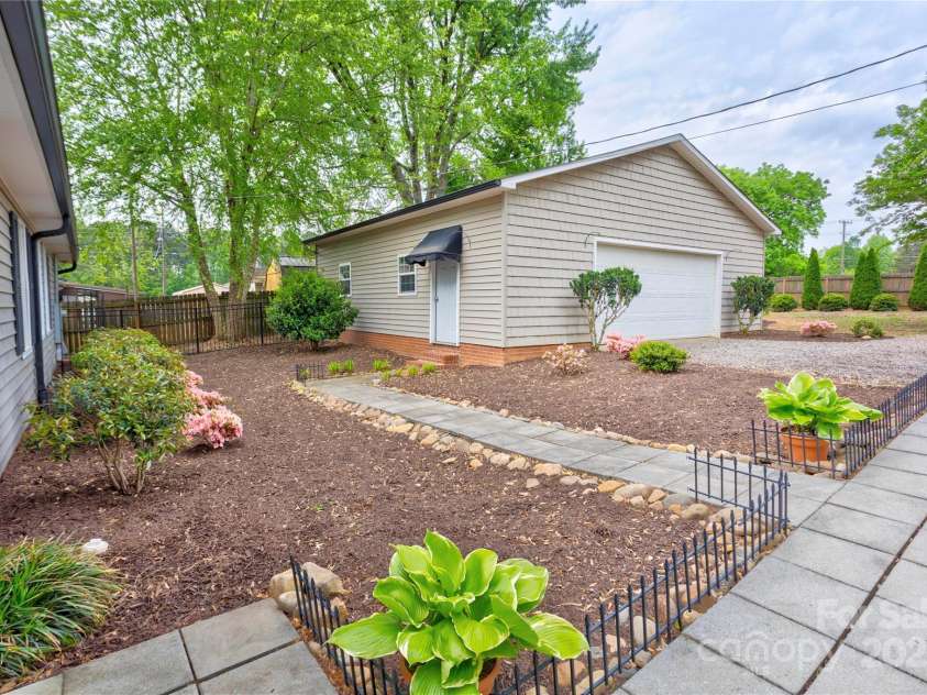 206 Coley Street, Kannapolis, NC 28083.  MLS# CAR4286135, YatesRealty ID 29970. 