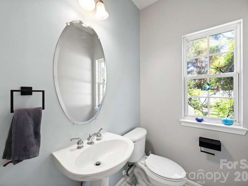 11719 Royal Castle Court, Charlotte, NC 28277.  MLS# CAR4390240, YatesRealty ID 29971. Half Bath