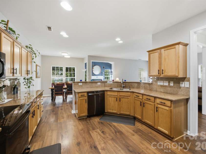 11719 Royal Castle Court, Charlotte, NC 28277.  MLS# CAR4390240, YatesRealty ID 29971. Kitchen