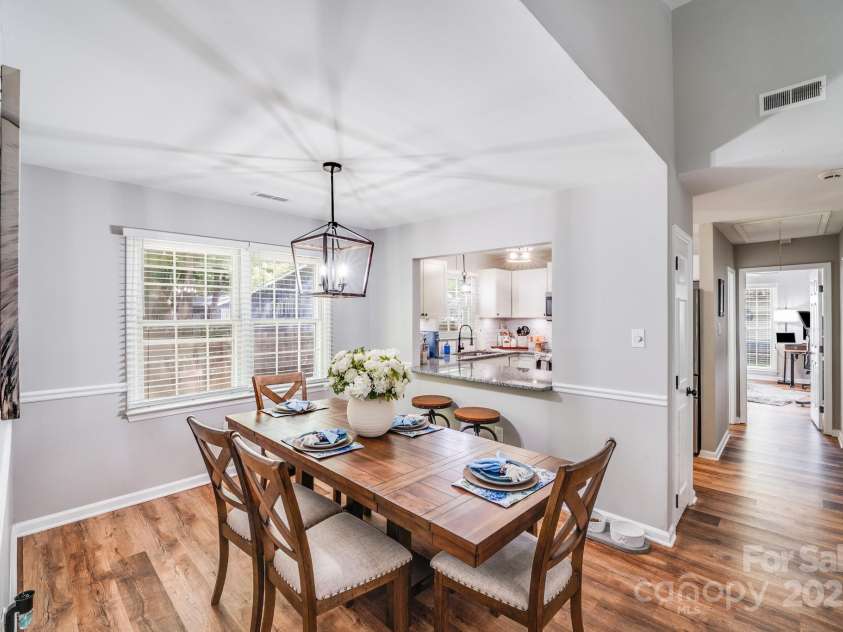2301 Oldenburg Drive, Charlotte, NC 29210.  MLS# CAR4287706, YatesRealty ID 29971. 